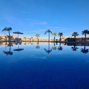 Mini-villa Situee Dans Prestigia A Marrakech, Avec Vue Sur La Piscine Et Le Golf Securite 24h Sur 24 Et Proximite Ideale De L Aeroport 5 Minutes C Est Parfaite Pour Des , Marrakesh Maroc
